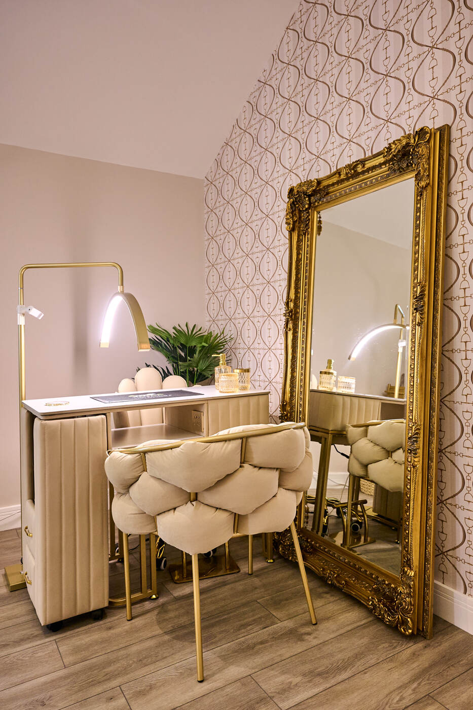 Manicure suite with gilded mirror