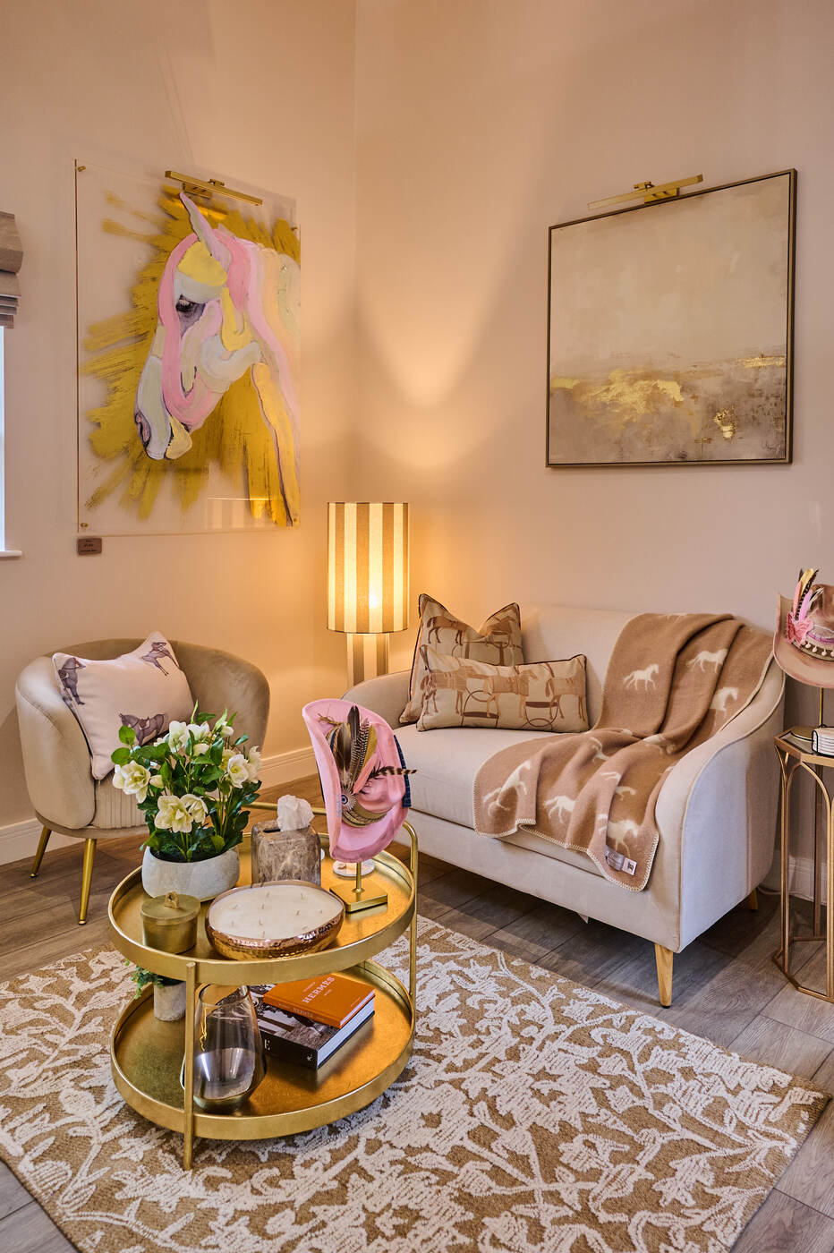 The salon lounge